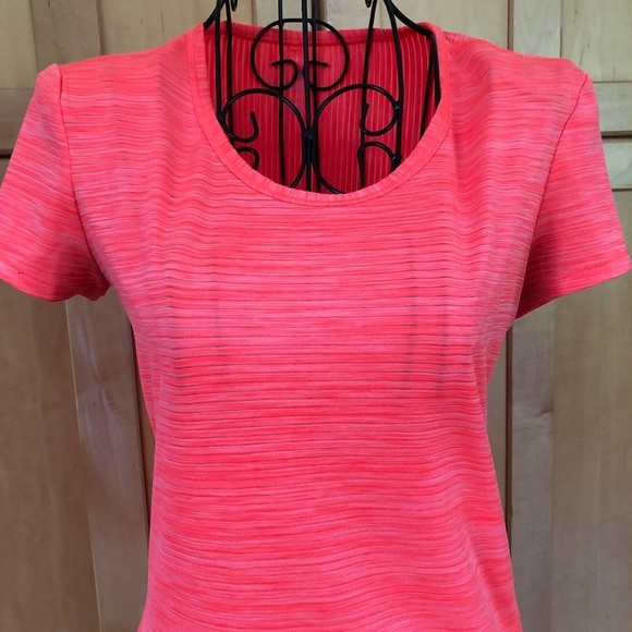 Athleta NWOT workout tee Top, size XXS - Picture 2 of 7